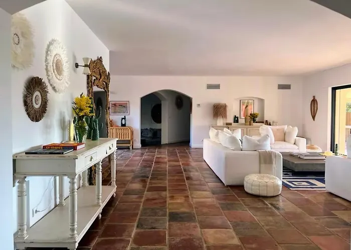 Luxury Mediterranean With Pool & Helipad Villa *