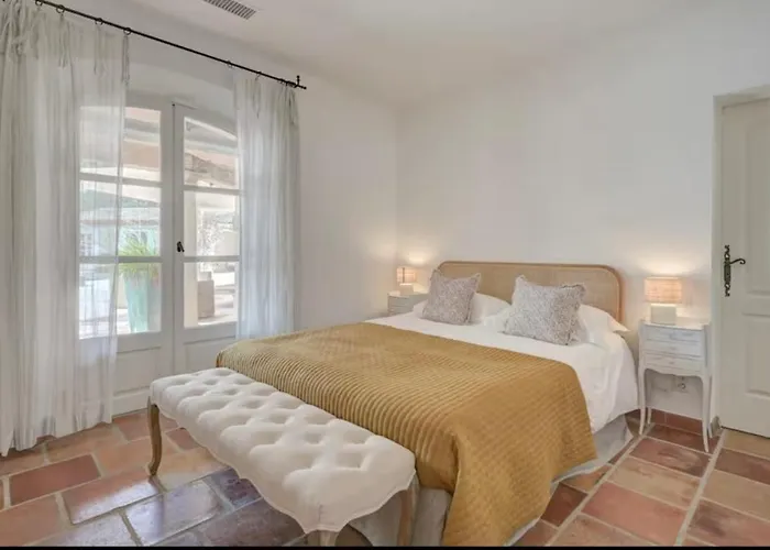 Luxury Mediterranean With Pool & Helipad Villa *